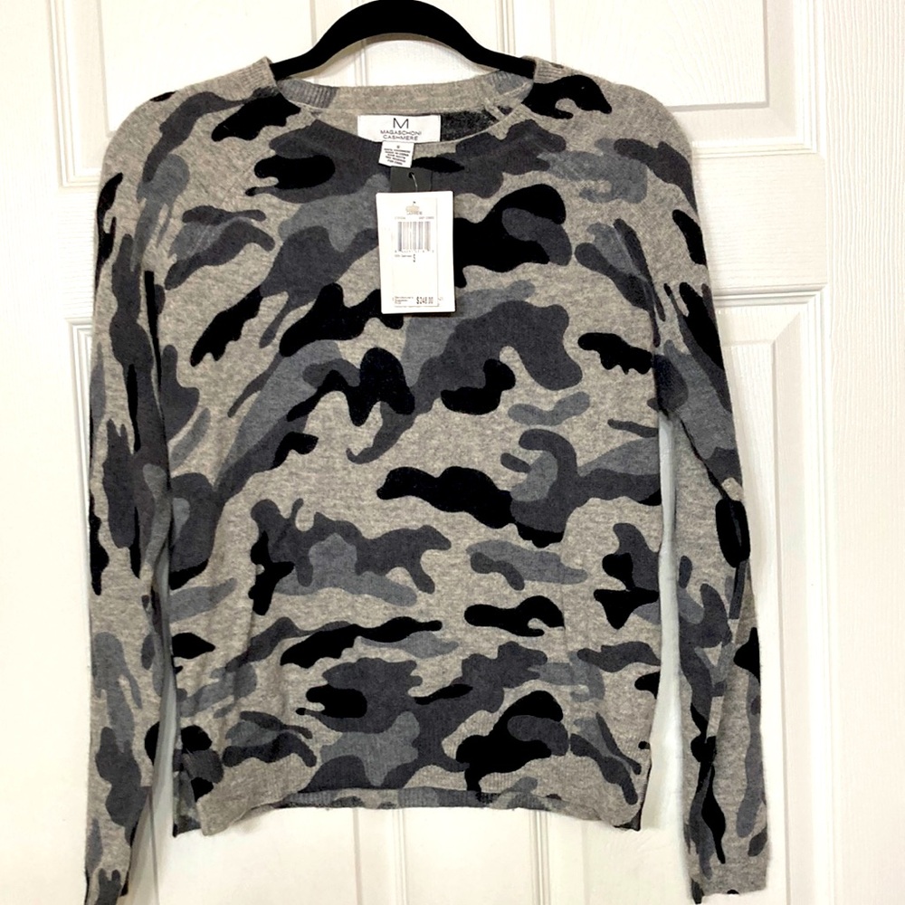 Brand new with tags! MAGASCHONI 100% CASHMERE,
STYLISH CAMOUFLAGE PULLOVER 
SZ S